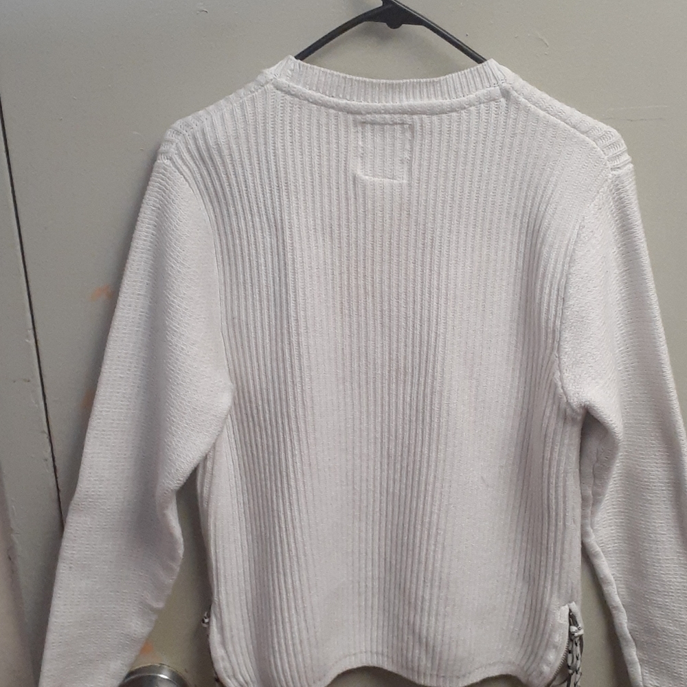 Sweater - Picture 4 of 4